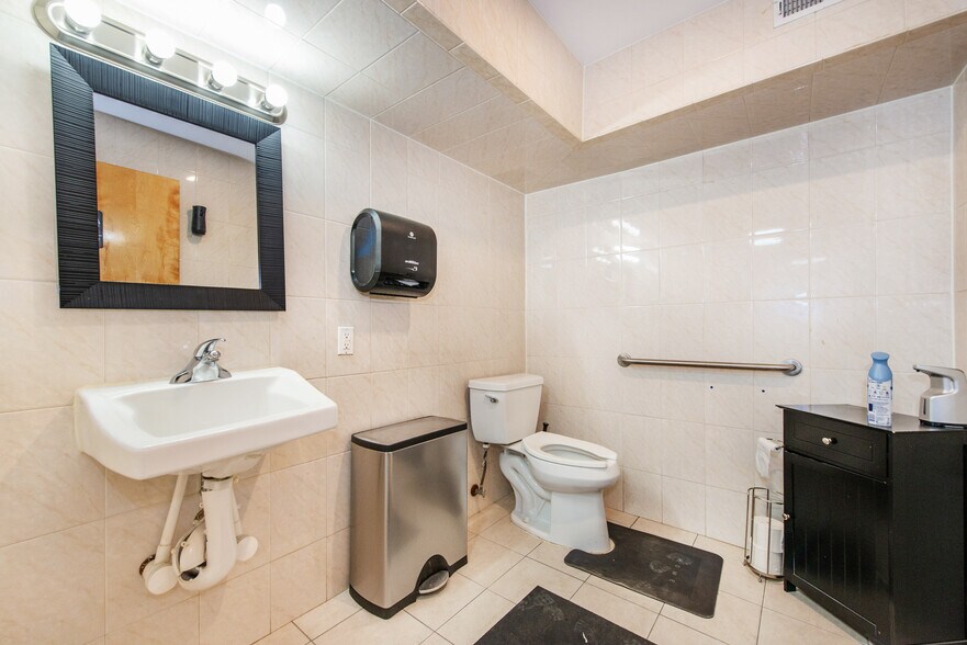 More Photos Of 237 Adams St, Newark Office For Sale