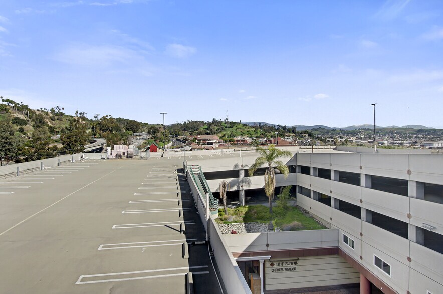 More Photos Of 988 N Hill St, Los Angeles General Retail For Sale