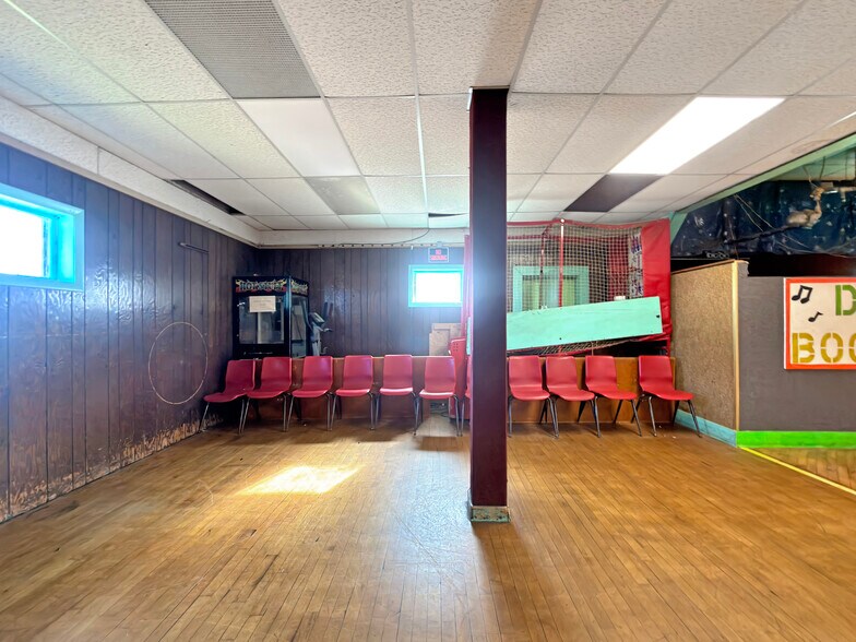 More Photos Of 18 Access Hwy, Caribou Sports And Entertainment For Sale