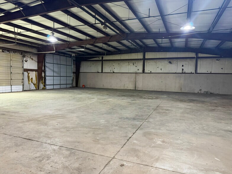 More Photos Of 11305 S I-44 Service Rd, Oklahoma City Showroom For Lease