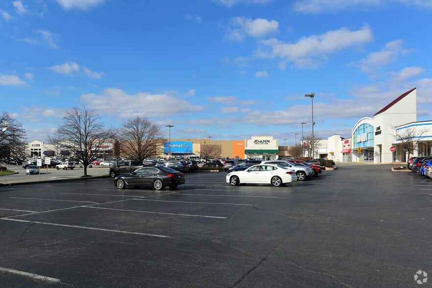 More Photos Of 400 S State Rd, Springfield Township Freestanding For Lease