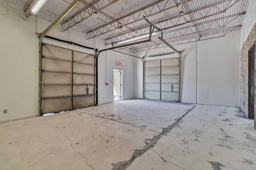 More Photos Of 429 Jefferson St, Kerrville Light Manufacturing For Sale