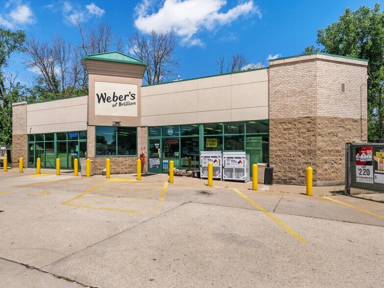 More Photos Of 600 N Main St, Brillion Service Station For Sale