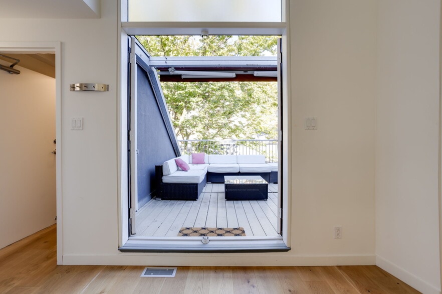 More Photos Of 115 Walnut Ave, Toronto Office For Sale