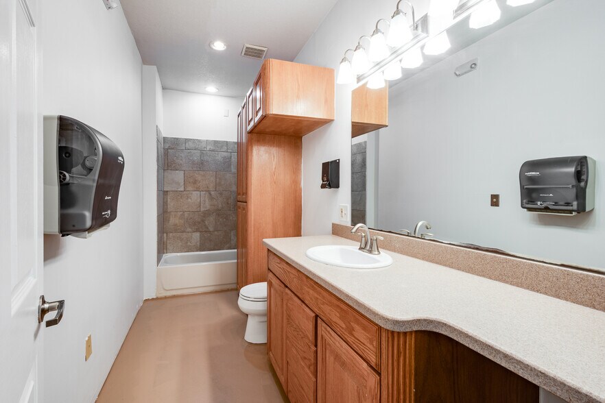 More Photos Of 16111 Porter Ln, Porter Flex For Sale