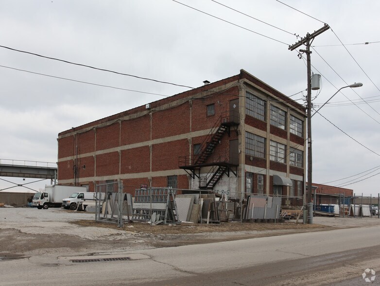 More Photos Of 1350 Woodswether Rd, Kansas City Warehouse For Lease