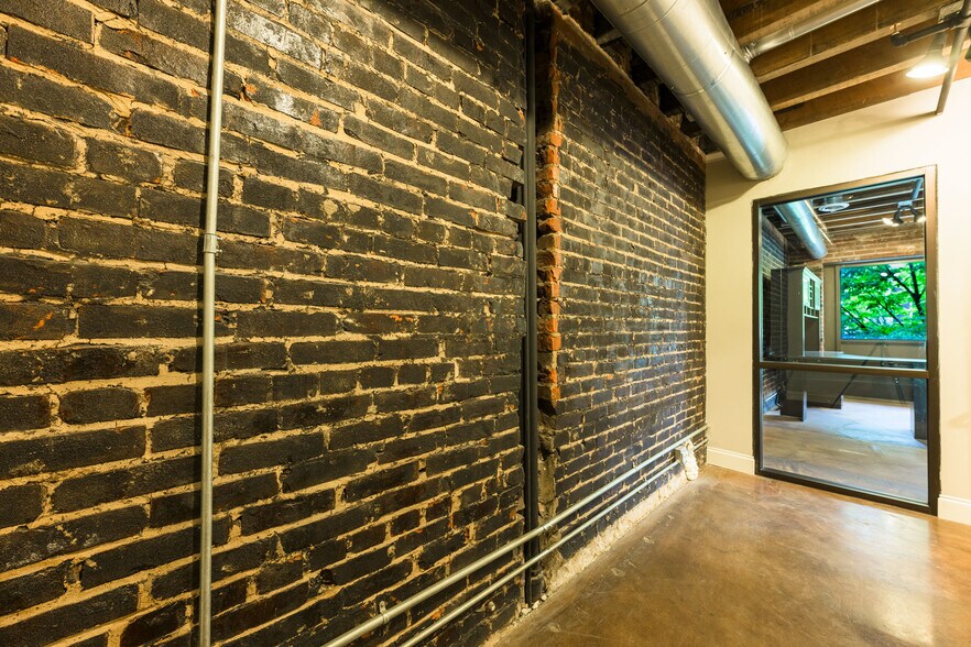 More Photos Of 247 Broad St, Kingsport Loft Creative Space For Sale