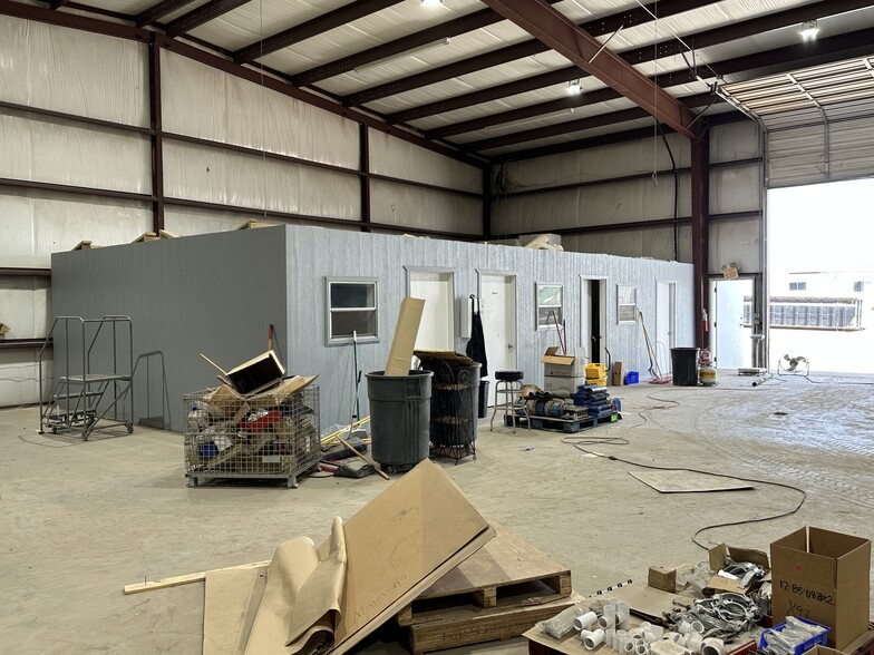 More Photos Of 1207 S County Road West, Odessa Warehouse For Lease