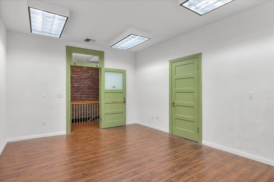 More Photos Of 1002-1008 S Pacific Ave, San Pedro Storefront Retail Office For Lease