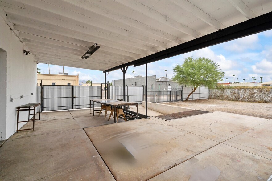 More Photos Of 1700 W Grant Rd, Tucson Showroom For Sale