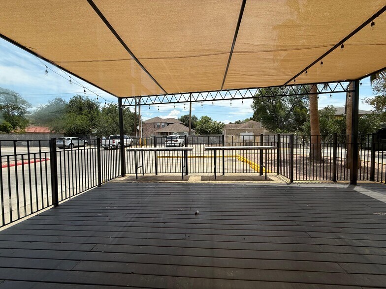 More Photos Of 8602 McPherson Rd, Laredo Storefront For Lease