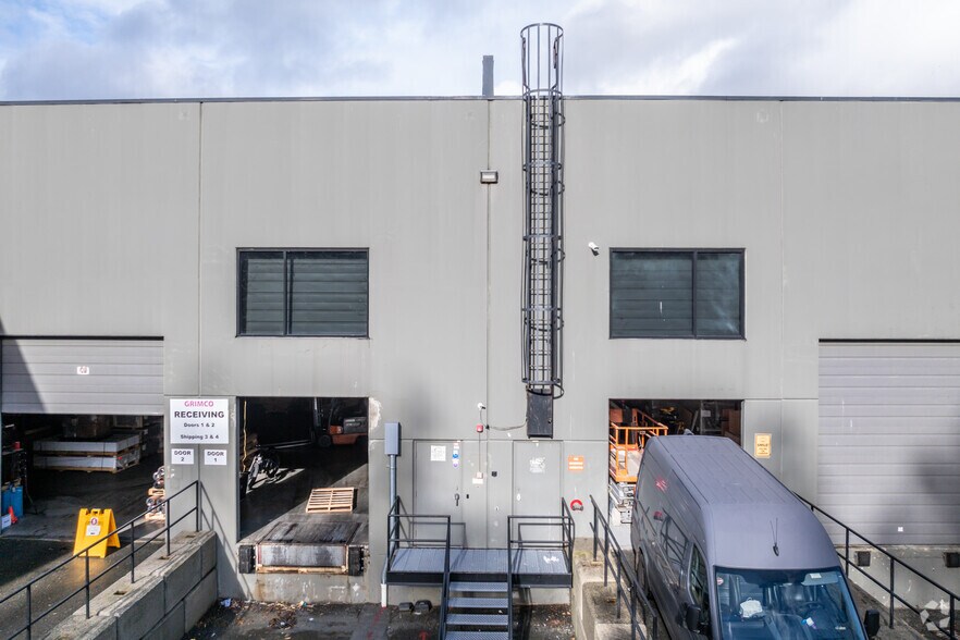 More Photos Of 6741 Cariboo Rd, Burnaby Light Distribution For Lease