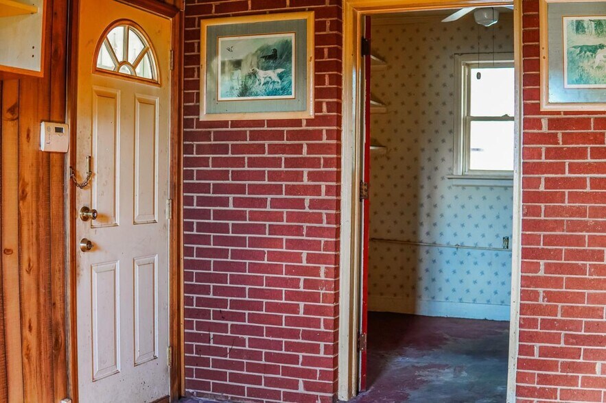 More Photos Of 4924 Freedom Dr, Charlotte Flex For Sale