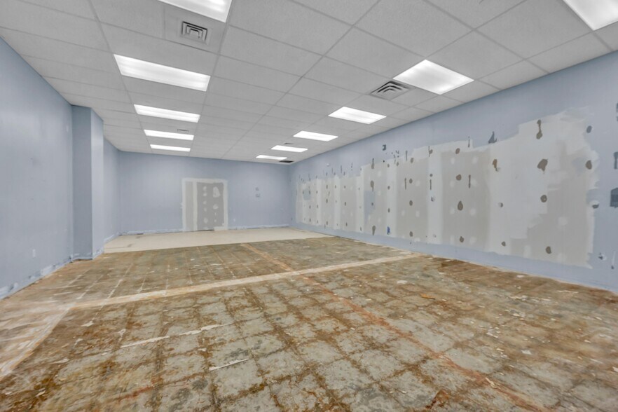 More Photos Of 401 Monroe Tpke, Monroe General Retail For Lease