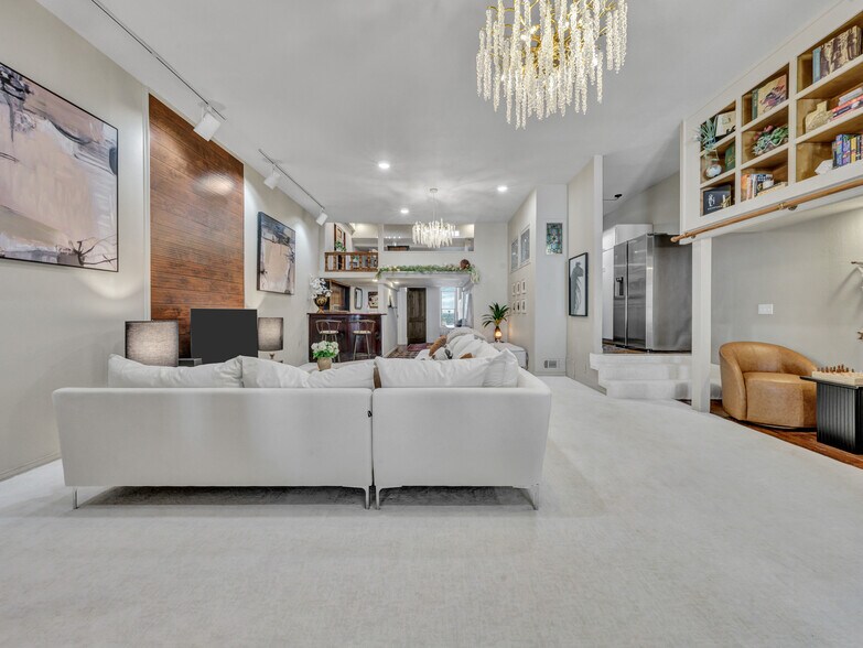 More Photos Of 106 W Main St, Pilot Point Storefront For Sale