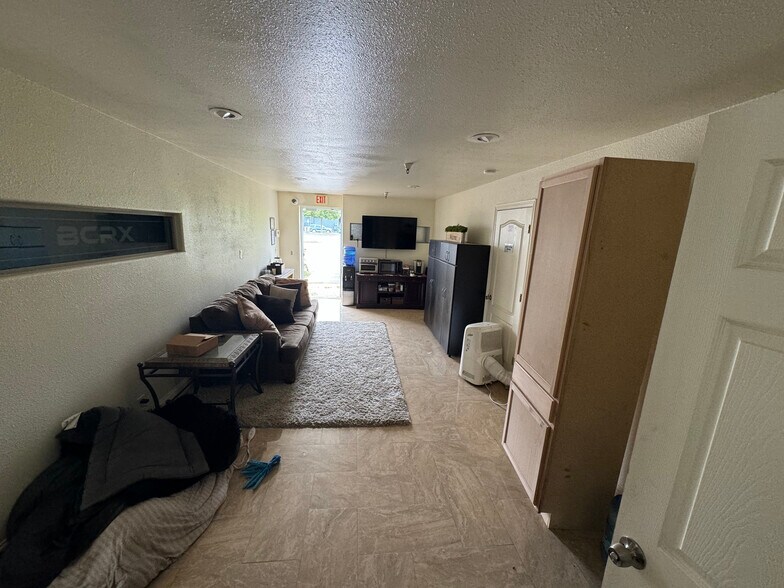 More Photos Of 1127 Chestnut St, Marysville Warehouse For Sale