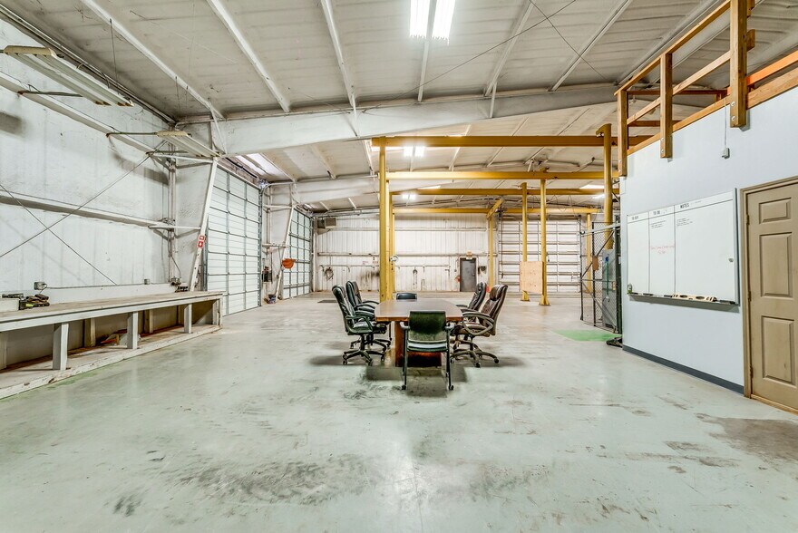 More Photos Of 3997 N US Highway 287, Alvord Warehouse For Lease