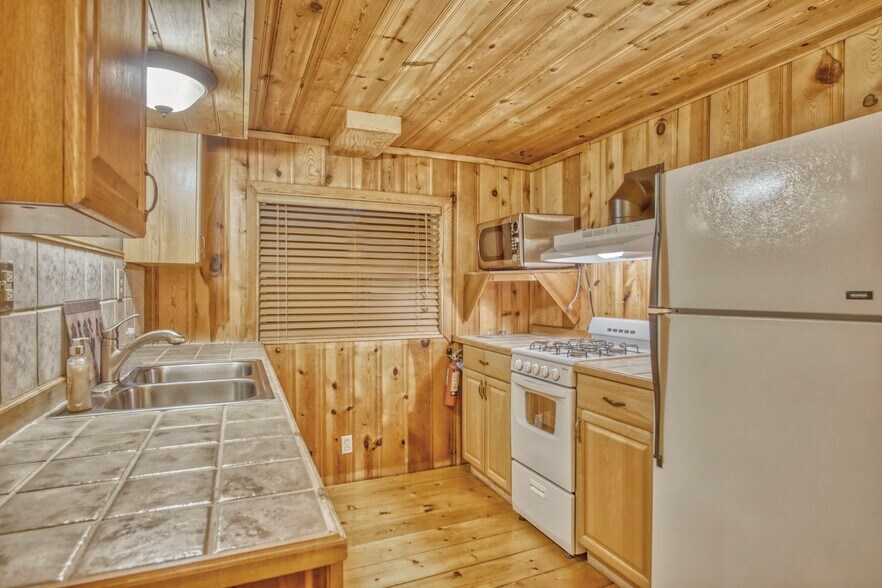 More Photos Of 140 Main St, Greer Specialty For Sale