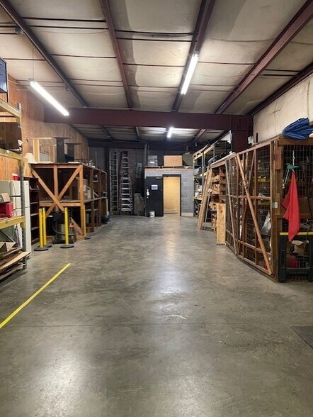 More Photos Of 4005 S Memorial Dr, Winterville Industrial For Sale