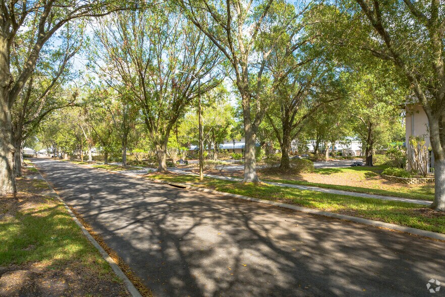 More Photos Of 2310 Commerce Point Dr, Lakeland Unknown For Lease
