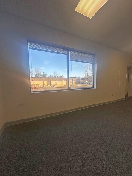 More Photos Of 100 Sebethe Dr, Cromwell Light Distribution For Lease
