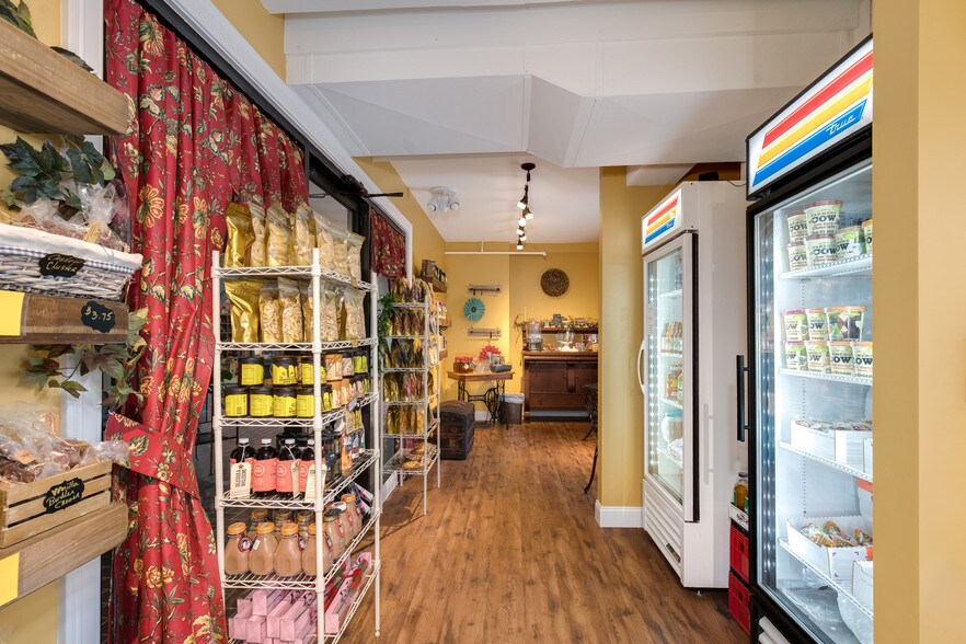 More Photos Of 112 Main St, Putnam Storefront Retail Office For Lease