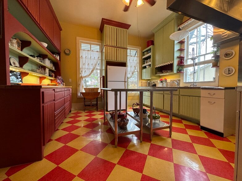 More Photos Of 224 W Chickasaw St, Tahlequah Hospitality For Sale