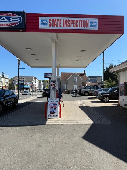 More Photos Of 474 Ferry St, Everett Service Station For Sale