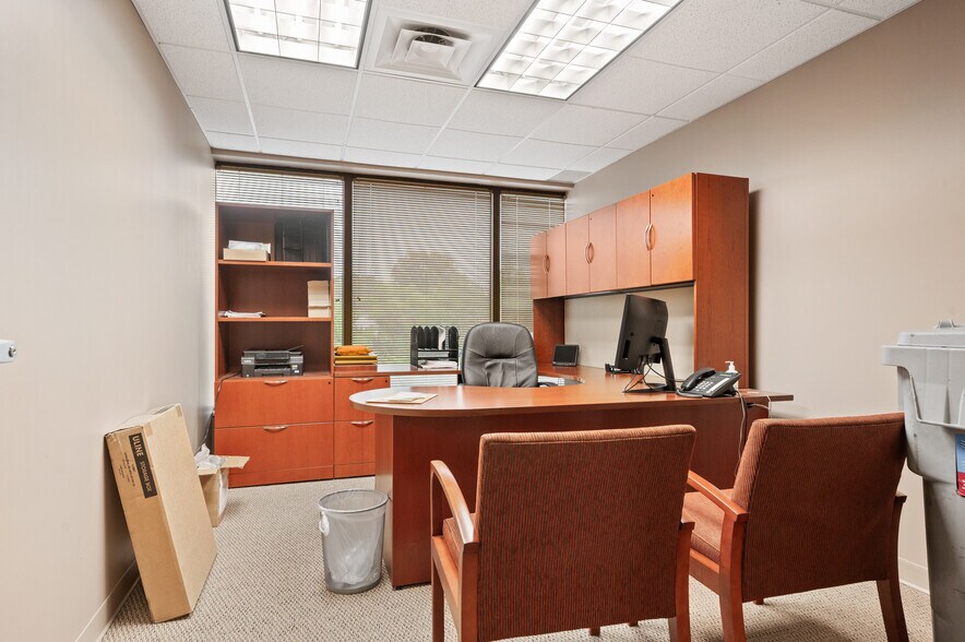 More Photos Of 5000 Stonewood Dr, Wexford Medical For Lease