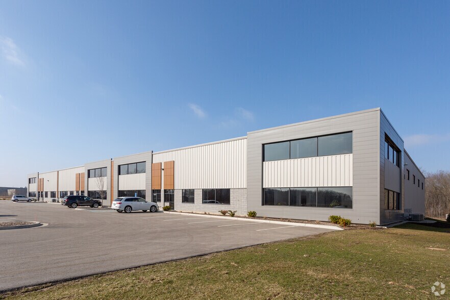 More Photos Of 5575 Kraft Ave SE, Grand Rapids Manufacturing For Lease
