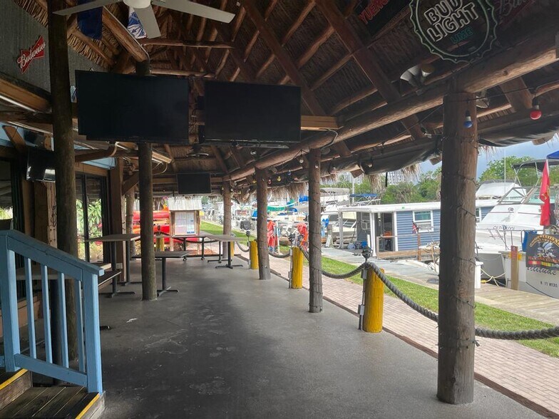 More Photos Of 3444 Marinatown Ln, North Fort Myers Unknown For Lease