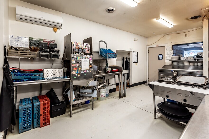 More Photos Of 5527 Oregonia Rd, Oregonia Restaurant For Sale