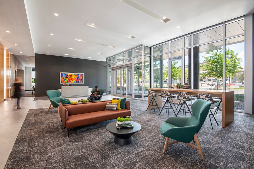 More Photos Of 950 W Bethany Dr, Allen Office For Lease