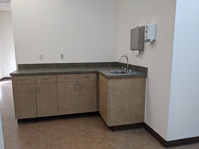 More Photos Of 15405 N 99th Ave, Sun City Medical For Lease