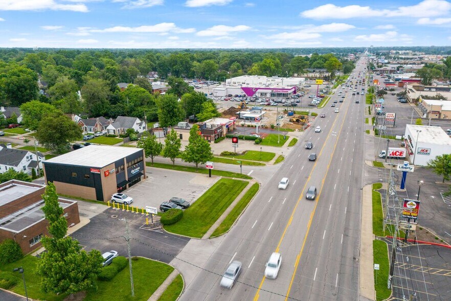 More Photos Of 4209 Shelbyville Rd, Louisville Office For Lease
