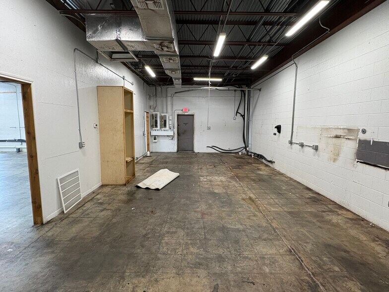 More Photos Of 1602 N Mechanic St, El Campo Land For Lease