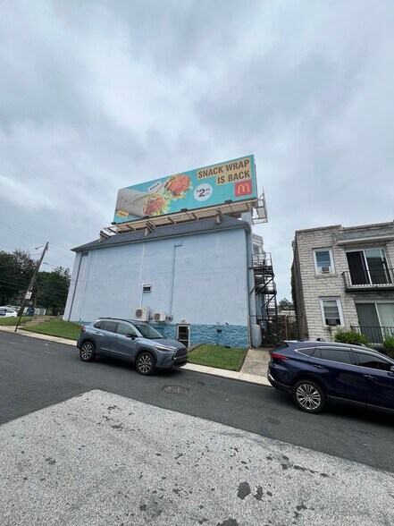 More Photos Of 101 E Township Line Rd, Upper Darby General Retail For Sale