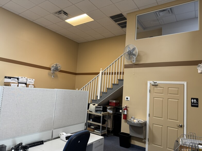 More Photos Of 2323 N State St, Bunnell Flex For Sale