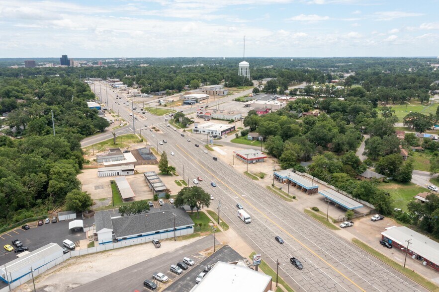 More Photos Of 1820 W Gentry Pky, Tyler Specialty For Sale