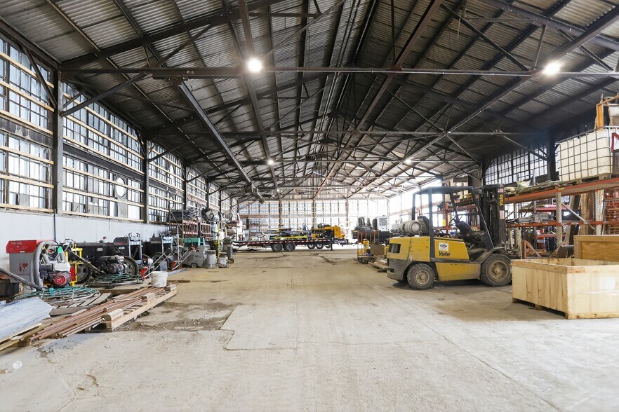 More Photos Of 935 W 6th St, Lansdale Industrial For Sale