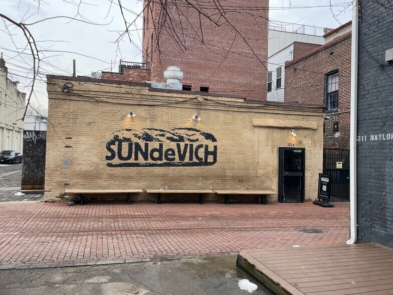 Primary Photo Of 1314 9th St NW, Washington Freestanding For Lease