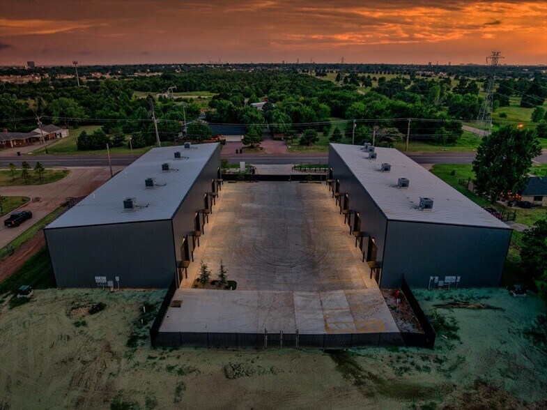 More Photos Of 1229 NW 122nd St, Oklahoma City Light Manufacturing For Lease