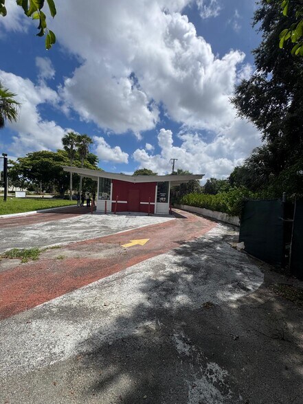 More Photos Of 6014 Kimberly Blvd, North Lauderdale Convenience Store For Sale