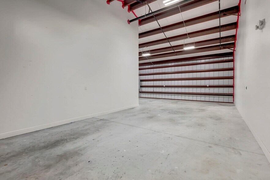 More Photos Of 3801-3815 Oleander Ave, Fort Pierce Warehouse For Lease