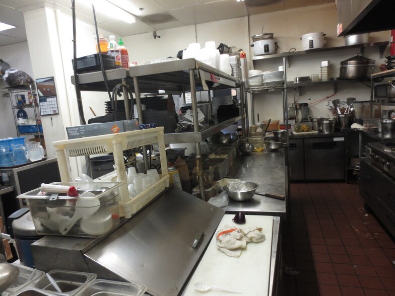 More Photos Of 818 N Pacific Ave, Glendale General Retail For Lease