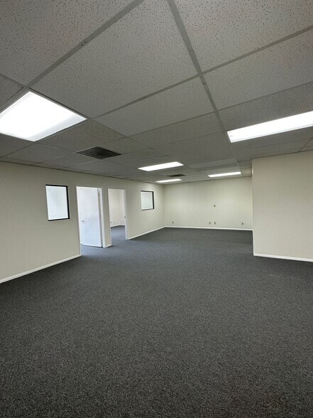 More Photos Of 2340 Plaza Del Amo, Torrance Office For Lease
