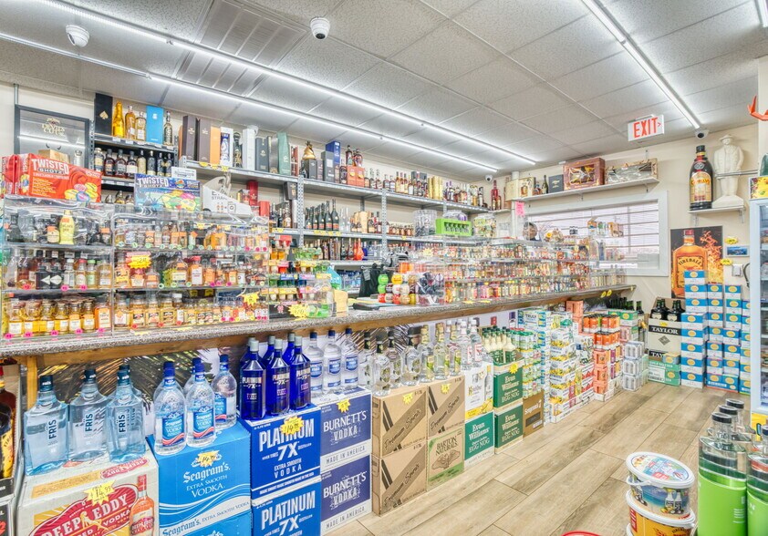 More Photos Of 207 Cedar Springs Rd, Spartanburg Freestanding For Sale