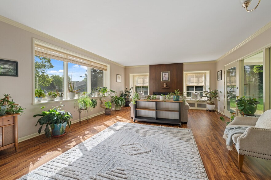 More Photos Of 1001 Cherry Heights Rd, The Dalles Flex For Sale