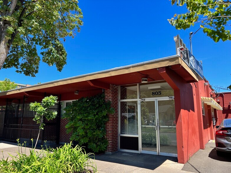 More Photos Of 805 Lincoln St, Eugene Storefront Retail Office For Sale