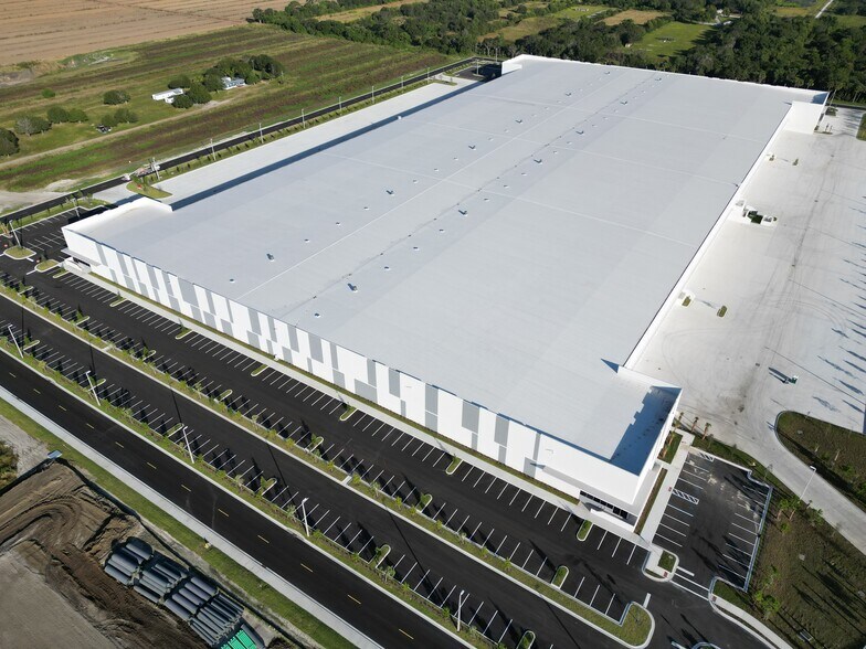 More Photos Of 2400 SW Gateway Pl, Stuart Distribution For Sale